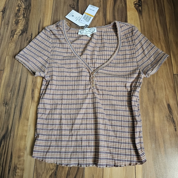 Hippe Rose Ribbed Knit Henley Striped Short Sleeve Top New - Picture 1 of 5